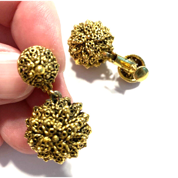 Vintage Mid Century Clip On Earrings Gold Textured Ball Drop & Dangle Hollywood - Picture 6 of 7